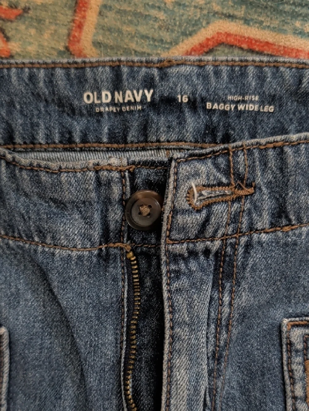 Old Navy High-Rise Baggy Wide-Leg Jeans in Medium Blue Wash - Picture 2 of 4